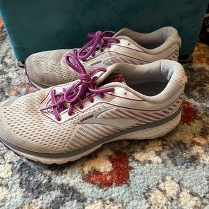 Brooks Ghost 12